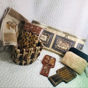 Bundle Napkin Holder Baske,2 Kitchen Utensil Holder,2 Napkins,Wallpaper Border💙